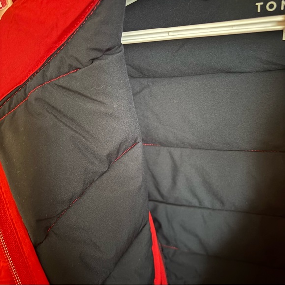 Tommy Hilfiger Women’s Vibrant Red Puffer Jacket - Picture 8 of 15